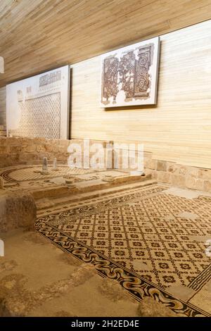 MOUNT NEBO, JORDANIEN - 21. MÄRZ 2017: Innenraum der Moses Memorial Kirche am Berg Nebo. Stockfoto