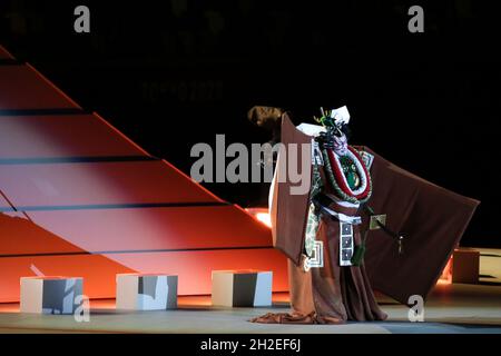 23. JULI 2021 - TOKIO, JAPAN: Performance des Kabuki-Schauspielers Ichikawa Ebizō XI, der während der Eröffnungszeremonie des einen Auszug aus Shibaraku darstellte Stockfoto