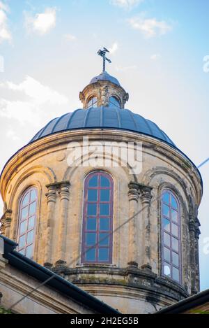 Blaue Kuppel der Mariä-Verkündigung-Kathedrale in kutaisi Stockfoto