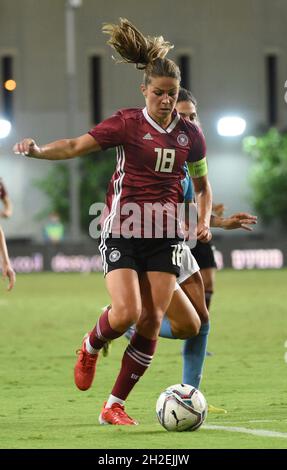 Petach Tikwa, Israel. Oktober 2021. Fußball, Frauen: WM-Qualifikation Europa, Gruppe H, Israel - Deutschland, im HaMoshava-Stadion. Die deutsche Frau Melie Leupolz in Aktion. Quelle: Berney Ardov/dpa/Alamy Live News Stockfoto