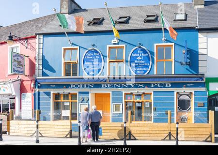 John Benny's Pub, Strand Street, Dingle (an Daingean), Dingle Peninsula, County Kerry, Republik Irland Stockfoto