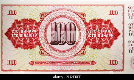 100 Dinara-Banknote, Bank of Yugoslavia, Klo-Bills-Fragment zeigt Nominalwert, ausgestellt 1965 Stockfoto