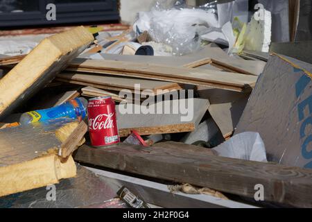 Müll wird in einem sprung gesehen. Stockfoto