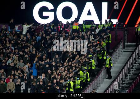 LONDON, GROSSBRITANNIEN. AM 21. OKTOBER 2021 sieht Genk während des UEFA Europa League-Spiels zwischen West Ham United und KRC Genk im London Stadium, Stratford, an. (Kredit: Federico Maranesi | MI News( Kredit: MI News & Sport /Alamy Live News Stockfoto