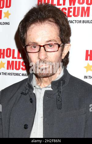 Los Angeles, USA. Oktober 2021. LOS ANGELES - Okt 21: George Chakiris im Hollywood Museum feiert am 21. Oktober 2021 in Los Angeles, CA, das 30-jährige Jubiläum des „Schweigens der Lämmer“ im Hollywood Museum (Foto: Katrina Jordan/Sipa USA) Kredit: SIPA USA/Alamy Live News Stockfoto