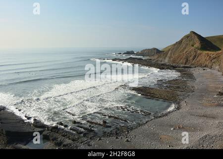 St. Catherine's Tor und Spekes Mill Mouth Beach, Hartland, North Devon, Großbritannien Stockfoto