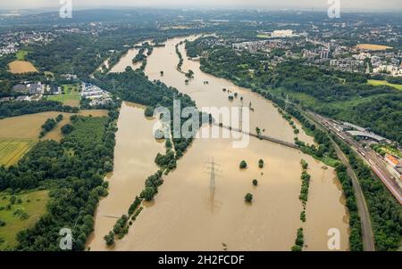 Luftaufnahme, Ruhrflut, Stadtgrenze Essen, Hochwasser, Dahlhausen, Bochum, Ruhrgebiet, Nordrhein-Westfalen, Deutschland, Luftbild, Ruhrhochkasse Stockfoto