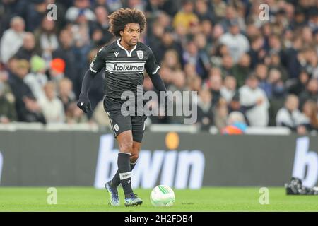 Kopenhagen, Dänemark. Oktober 2021. Diego Biseswar (21) vom PAOK FC während des UEFA Europa Conference League-Spiels zwischen dem FC Kopenhagen und dem PAOK FC in Parken in Kopenhagen. (Foto: Gonzales Photo/Alamy Live News Stockfoto