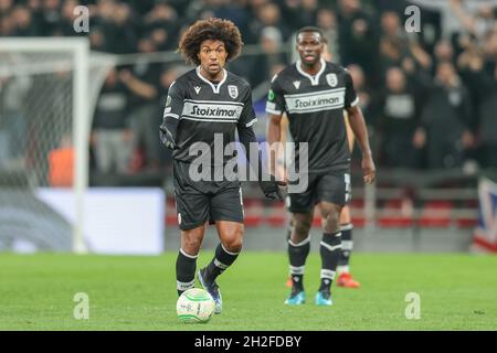 Kopenhagen, Dänemark. Oktober 2021. Diego Biseswar (21) vom PAOK FC während des UEFA Europa Conference League-Spiels zwischen dem FC Kopenhagen und dem PAOK FC in Parken in Kopenhagen. (Foto: Gonzales Photo/Alamy Live News Stockfoto