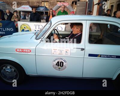 Mailand, Italien. Oktober 2021. TROFEO MILANO, ein Wettbewerb für Oldtimer und Motorräder, der vom C.M.A.E., Club Milanese Automotoveicoli d'Epoca, organisiert wird. Stockfoto