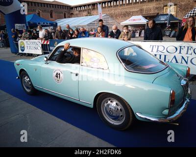 Mailand, Italien. Oktober 2021. TROFEO MILANO, ein Wettbewerb für Oldtimer und Motorräder, der vom C.M.A.E., Club Milanese Automotoveicoli d'Epoca, organisiert wird. Stockfoto