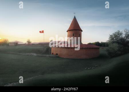 Kaunas Burg bei Sonnenuntergang - Kaunas, Litauen Stockfoto