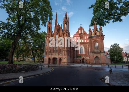 Kirche St. Anna und Bernardine (Kirche St. Francis und St. Bernard) - Vilnius, Litauen Stockfoto