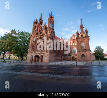 Kirche St. Anna und Bernardine (Kirche St. Francis und St. Bernard) - Vilnius, Litauen Stockfoto