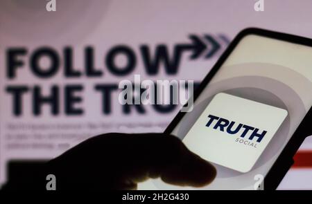 Brasilien. Oktober 2021. In dieser Abbildung wird das Logo von Truth Social auf einem Smartphone angezeigt. Die Social-Media-App wird von der Trump Media and Technology Group (TMTG) entwickelt. Kredit: SOPA Images Limited/Alamy Live Nachrichten Stockfoto