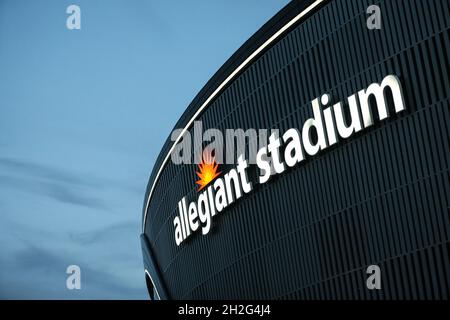 Las Vegas, NV, USA. Oktober 2021. Außenansicht des Allegiant Stadions vor dem Start des NCAA-Fußballspiels mit den San Jose State Spartans und den UNLV Rebels in Las Vegas, NV. Christopher Trim/CSM/Alamy Live News Stockfoto