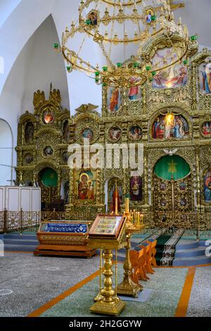 Ein Fragment des Innenraums der Trinity-Kathedrale des Raifa-Klosters in Kasan, Russland Stockfoto