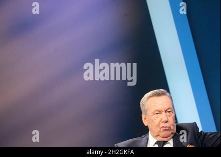 21. Oktober 2021, Hessen, Frankfurt/Main: Roland Kaiser, Sänger, spricht bei der Veranstaltungsreihe "das Blaue Sofa" am zweiten Tag der Frankfurter Buchmesse 2021. Foto: Sebastian Gollnow/dpa Stockfoto