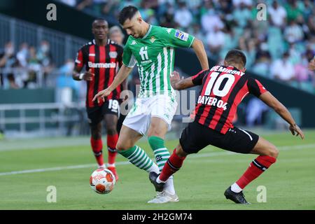 Sevilla, Sevilla, Spanien. Oktober 2021. Guido Rodriguez von Real Betis während des UEFA Europa League Group G-Etappensiegs zwischen Real Betis und Bayern Leverkusen im Benito Villamarin-Stadion am 21. Oktober 2021 in Sevilla, Spanien. (Bild: © Jose Luis Contreras/DAX via ZUMA Press Wire) Stockfoto