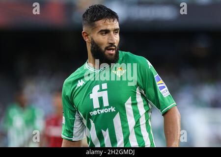 Sevilla, Sevilla, Spanien. Oktober 2021. Nabil Fekir von Real Betis während des UEFA Europa League Group G-Bühnenmatches zwischen Real Betis und Bayern Leverkusen im Benito Villamarin-Stadion am 21. Oktober 2021 in Sevilla, Spanien. (Bild: © Jose Luis Contreras/DAX via ZUMA Press Wire) Stockfoto