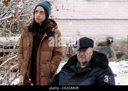 MICHAEL CAINE und AUBREY PLAZA in BESTSELLERN (2021), Regie: LINA ROESSLER. Kredit: Punkt 7 / Wishing Tree Productions / Album Stockfoto