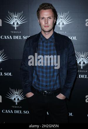 LOS ANGELES, KALIFORNIEN, USA - 21. OKTOBER: Barron Hilton II kommt bei Brian Bowen Smiths Drivebys Book Launch und Gallery Viewing an, präsentiert von Casa Del Sol Tequila, die am 21. Oktober 2021 in der 8175 Melrose Ave in Los Angeles, Kalifornien, USA, stattfand. (Foto von Xavier Collin/Image Press Agency) Stockfoto