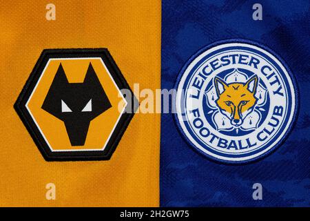 Nahaufnahme von Wolverhampton Wanderers und Leicester City Club Wappen. Stockfoto