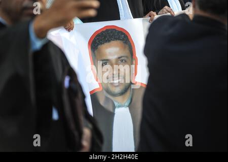 Nicht exklusiv: TUNIS, TUNESIEN - 21. OKTOBER 2021: Anwälte nehmen an einer Demonstration Teil, um gegen die rechtswidrige Inhaftierung zu protestieren, die S angeklagt wurde Stockfoto