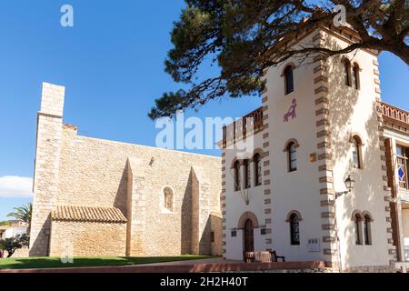 Schloss in der Stadt La escala an der costa brava ein sonniger Sommertag Stockfoto