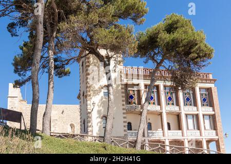 Schloss in der Stadt La escala an der costa brava ein sonniger Sommertag Stockfoto