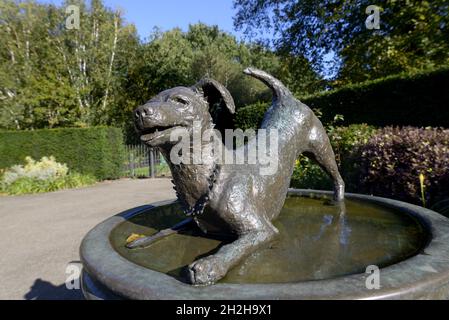 London, England, Großbritannien. Esme Percy Fountain (1961) The Flower Walk, Kensington Gardens Stockfoto