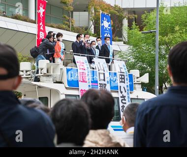 Die Komeito-Parteiführerin Natsuo Yamaguchi hält am 19. Oktober 2021 eine Wahlkampfrede für die Parlamentswahlen in Kawasaki, Präfektur Kanagawa, Japan. Stockfoto