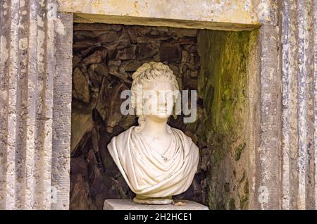 Seifersdorfer Tal, Wachau, Sachsen, Deutschland: Gedenkstätte an Anna Amalia, Herzogin von Sachsen-Weimar und Eisenach, im Park des Seifersdorfer Tals. Stockfoto