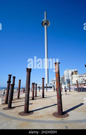 British Airways i360 ist ein 162 m hoher Aussichtsturm an der Strandpromenade von Brighton in East Sussex England Stockfoto