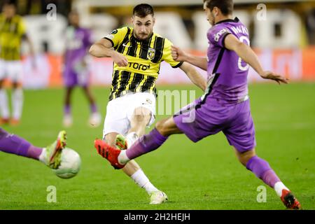 ARNHEM, NIEDERLANDE - 21. OKTOBER: Matus Bero von Vitesse während des Spiels der Gruppe D - UEFA Europa Conference League zwischen Vitesse und Tottenham Hotspur am 21. Oktober 2021 im Gelredome in Arnhem, Niederlande (Foto: Peter Lous/Orange PicBilder) Stockfoto