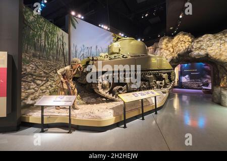 Darstellung eines M4 Sherman Panzers während des Zweiten Weltkriegs. Im National Museum of the Marine Corps Heritage Center in Virginia. Stockfoto
