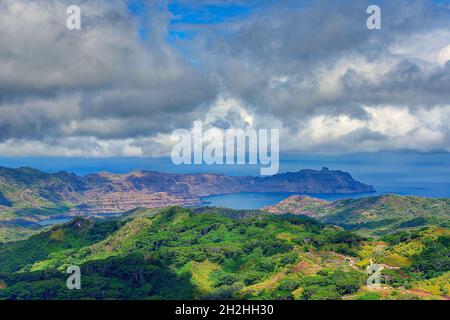 Marquesas-Inseln, Nuku Hiva, Französisch-Polynesien: Übersicht über die Bucht von Taipivai Stockfoto