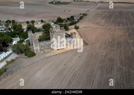 Luftaufnahme des Schlosses von Las Aguzaderas in der Gemeinde El Coronil, Spanien Stockfoto