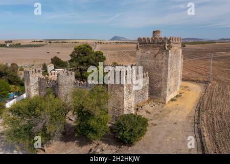 Luftaufnahme des Schlosses von Las Aguzaderas in der Gemeinde El Coronil, Spanien Stockfoto