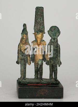 Statuette der Theban-Triade, Amun, Mut und Khonsu, Ägypten, Dritte Zwischenperiode-Spätperiode, Dynastie 21-31 (ca. 1069-332 v. Chr.). Stockfoto