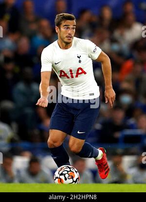 Aktenfoto vom 04-08-2021 von Tottenham Hotspors' Harry Winks. Harry Winks hat seinen Wunsch betont, regelmäßiger zu spielen, nachdem er seine Chancen in Tottenham begrenzt gesehen hat, sagt aber, dass das Transferfenster im Januar nicht in seinen Gedanken sei. Ausgabedatum: Montag, 22. Oktober 2021. Stockfoto