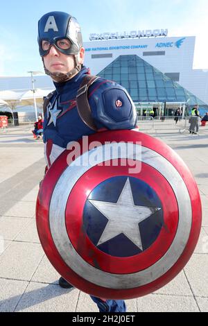 London, Großbritannien. Oktober 2021. Captain America auf der MCM London Comic Con auf der Excel in London Credit: Paul Brown/Alamy Live News Stockfoto