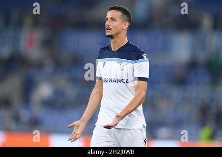 Rom, Italien. Oktober 2021. Luiz Roppe von der SS Lazio während des UEFA Europa League Group E-Spiels zwischen Lazio und Olympique de Marseille im Stadio Olimpico, Rom, Italien am 21. Oktober 2021. Kredit: Giuseppe Maffia/Alamy Live Nachrichten Stockfoto