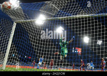 Lorenzo Insigne vom SSC Napoli erzielt das Tor von 1-0 während des Europa League 2021/2022 Gruppe C Fußballspiels zwischen SSC Napoli und Legia Warszawa im Diego Armando Maradona Stadion in Napoli (Italien), 21. Oktober 2021. Foto Cesare Purini / Insidefoto Stockfoto