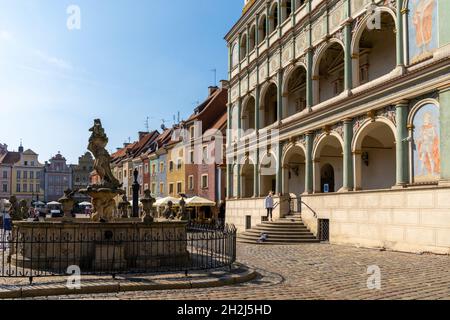 Posen, Polen - 8. September 2021: Blick auf den Posener Altstadtring und -Platz im historischen Stadtzentrum Stockfoto