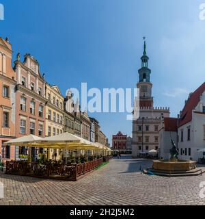 Posen, Polen - 8. September 2021: Blick auf den Posener Altstadtring und -Platz im historischen Stadtzentrum Stockfoto