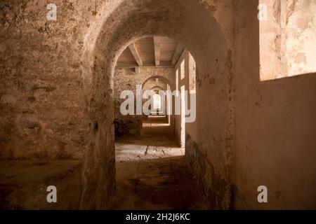 Rocca d'Anfo ist Italiens größte napoleonische Festung über dem Idrosee Stockfoto