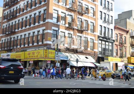 Der Straßenblick auf den Eingang zu Chinatown in New York City Stockfoto