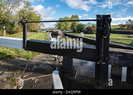 Zimmermannsschleuse, Leeds Liverpool Canal in der Nähe von Gargrave Stockfoto