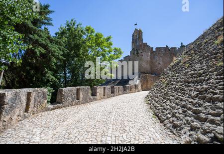 TOMAR, PORTUGAL 18. JUNI 2016 - die Burg - Festung von Tomar, Portugal. UNESCO-Weltkulturerbe, Europa. Stockfoto